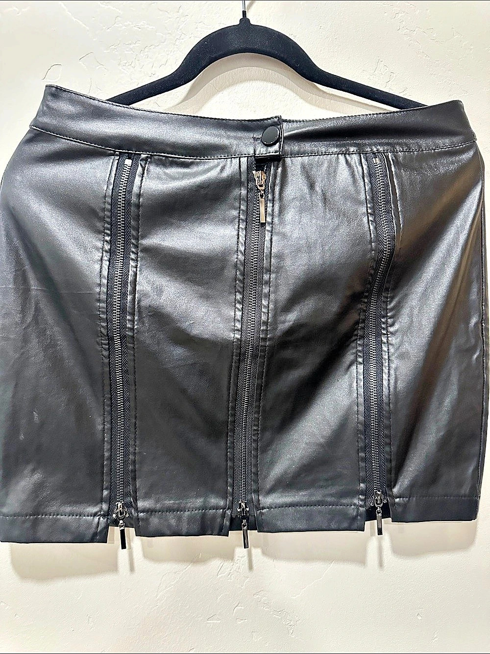 Faux Leather Zip Mini Skirt in Black Like New
